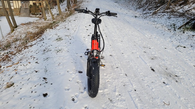 Faltbares E-Fatbike mit Doppelfederung und ergonomischer Sitzposition
