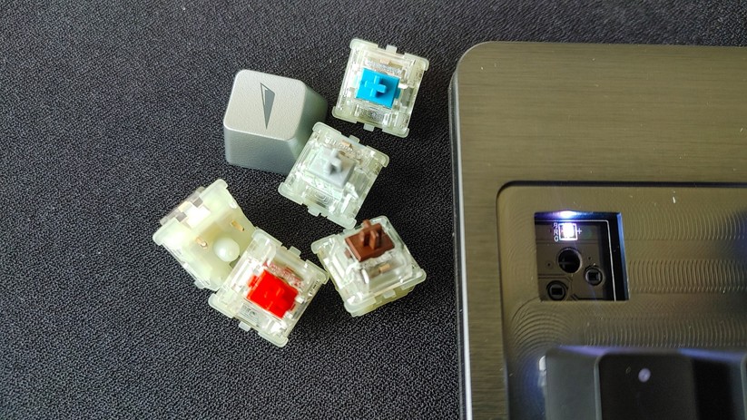 Für Switches haben sich verschiedene Farbcodes etabliert. Rote Schalter sind in der Regel linear, blaue clicky und braune tactile. 