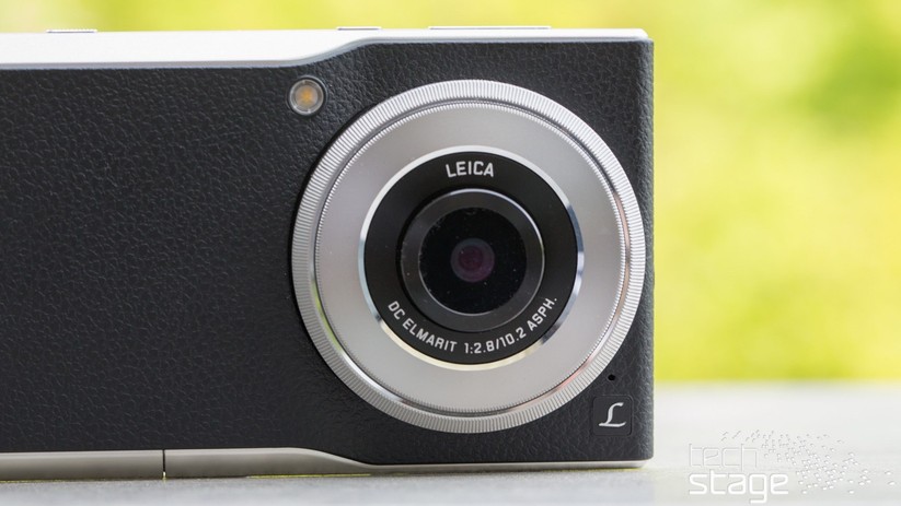 Die macht Augen: Das Objektiv des Panasonic Lumix DMC-CM1 ist ziemlich groß – die maximale Blendenöffnung mit F2.8 allerdings für eine Festbrennweite nur mäßig beeindruckend. 