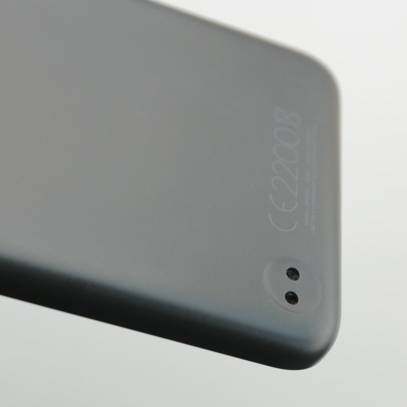 Eine Öse zum Anbringen einer Handschlaufe ist ebenfalls zu finden