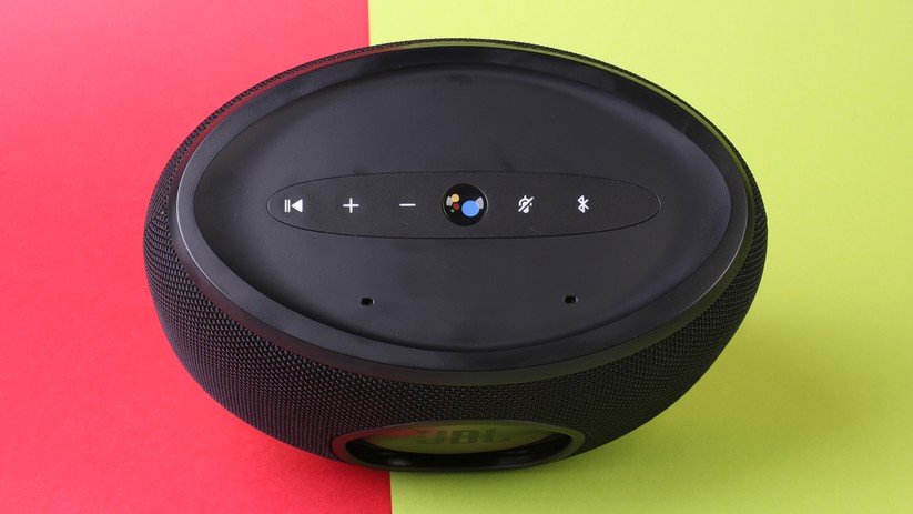 Die Taster und die Oberseite sind anfällig für Fingerabdrücke.