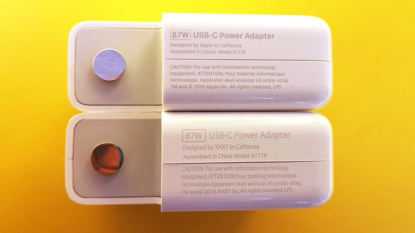 Original und Fälschung: Die Nachbau-Netzteile sind optisch kaum zu unterscheiden, aber allesamt nicht empfehlenswert.