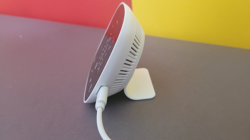 Nedis Smart Life Luftqualitätsmonitor ermittelt CO₂, Temperatur und Luftfeuchte. Außerdem ist das Gerät kompatibel zu Tuya und Home Assistant.