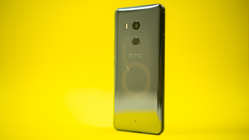 Der Fingerabdrucksensor des HTC U11 Plus sitzt auf der Rückseite, direkt unter Kamera.
