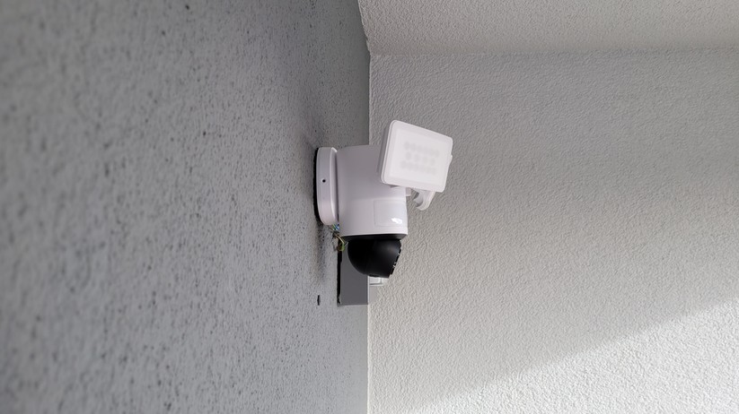 Eufy Floodlight Cam E340: Dual-Objektiv, Automatische Bewegungsverfolgung, Cruise-Modus
