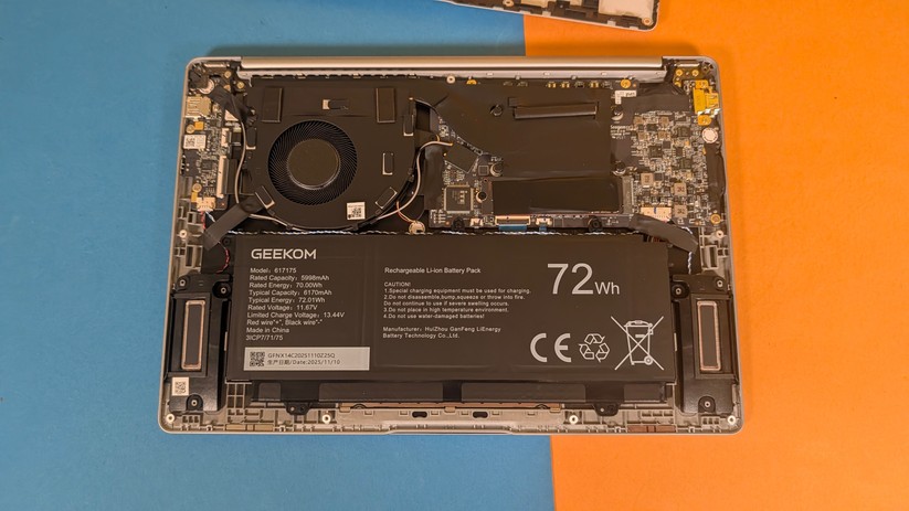 Geekom Geekbook X14 Pro – Geöffnetes Gehäuse