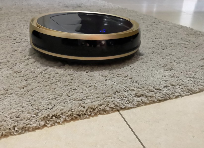 Egal ob Teppichboden, Parkett oder Fliesen – der Coco Smart 790T ist ein Multitalent.