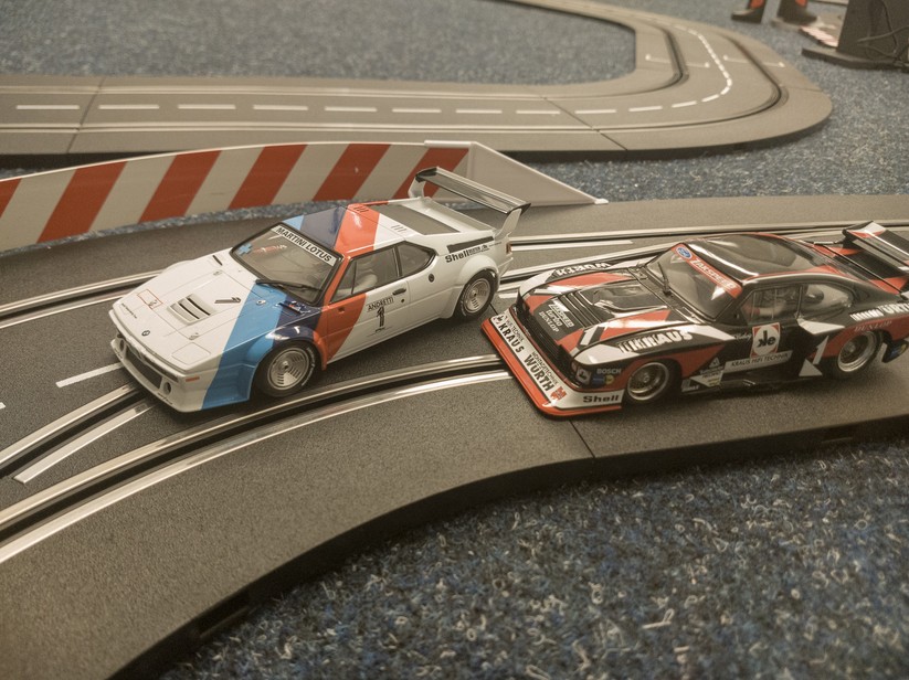 Die Spurwechsel erlauben enge Überholmanöver