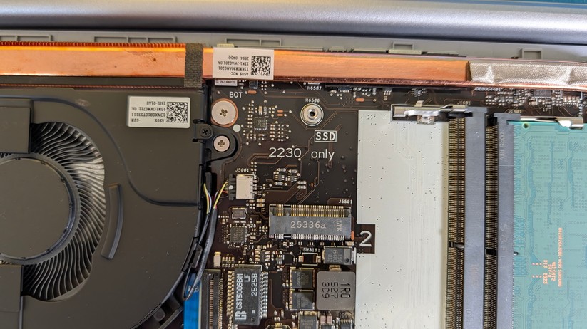 Asus Expert Book PM1 – Bilderstrecke