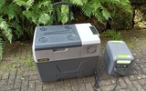 Die Kühlbox von Vevor wird hier per Powerstation mit Strom versorgt.