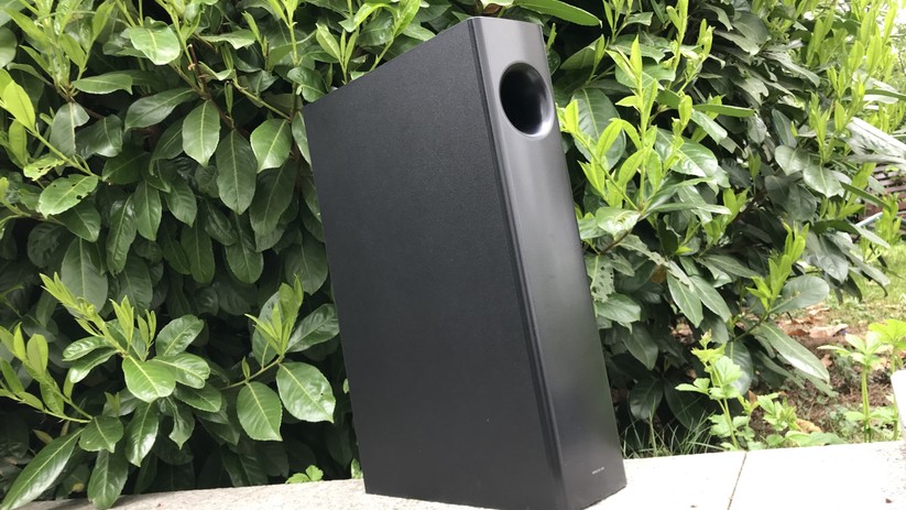 Kein Basswunder aber grundsolide: der Subwoofer des Panasonic SC-HTB254.