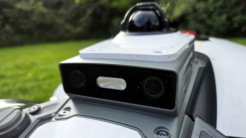 Mammotion Luba Mini 2 AWD 1500: Für eine präzise Navigation sorgt das 360°-LiDAR, das oben auf dem Gehäuse sitzt.