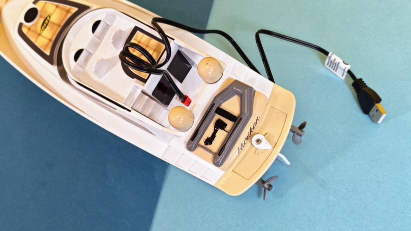 Carson RC Yacht Hurikan