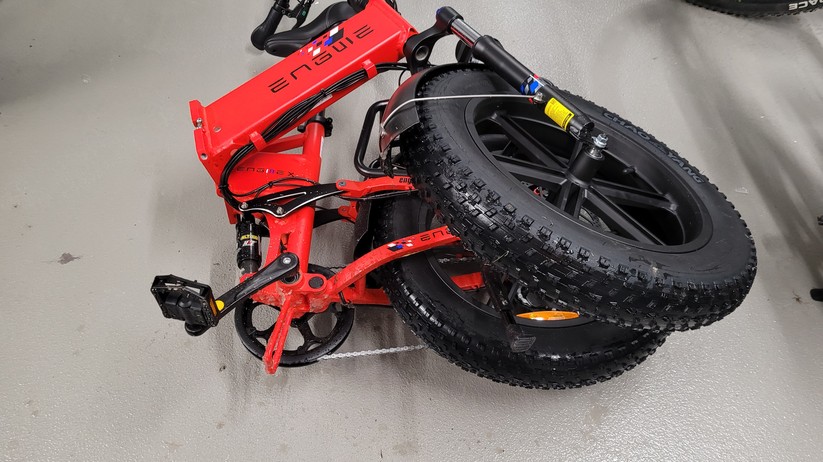  Faltbares E-Fatbike mit Doppelfederung und ergonomischer Sitzposition