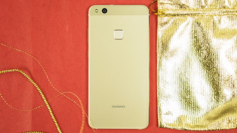 Die Rückseite des HUAWEI P10 lite ist aus Glas.