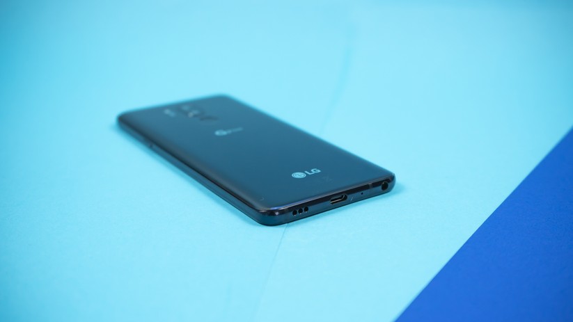 Auf der unteren Seite des LG G7 Thinq sitzt der Monolautsprecher.