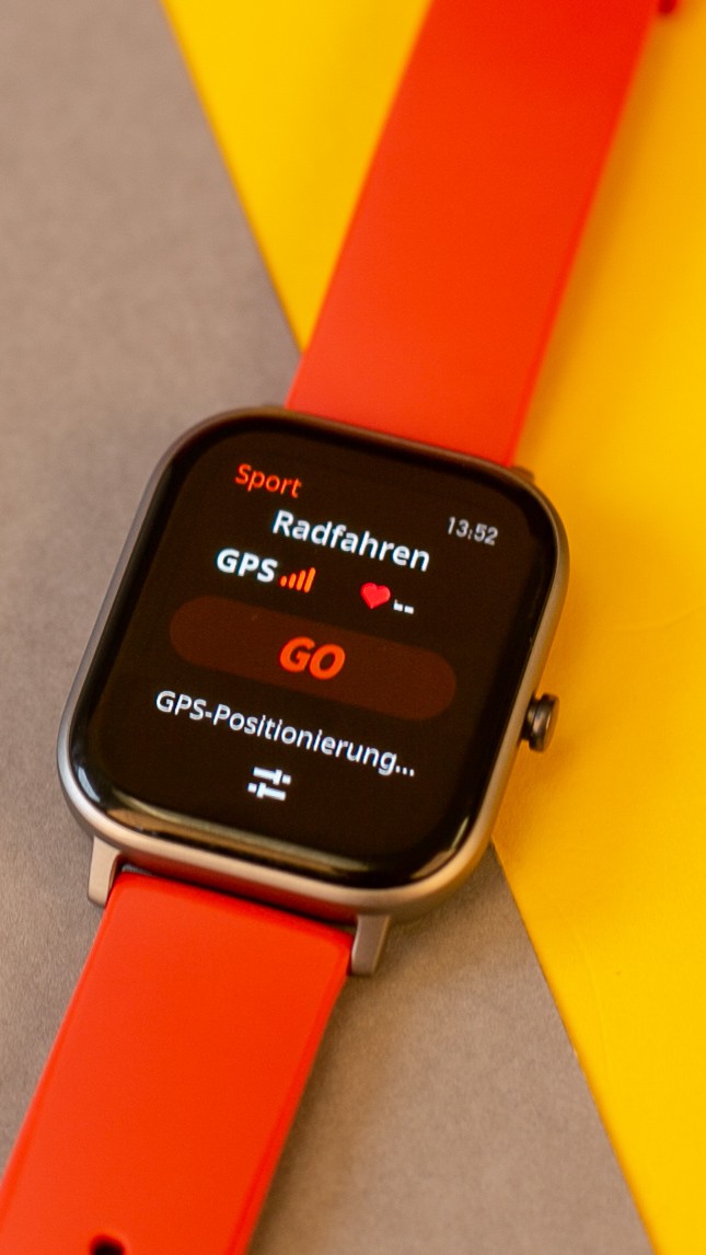 Die Uhr besitzt ein integriertes GPS. 