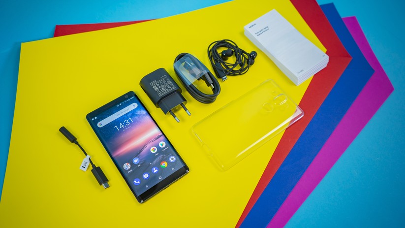 Lieferumfang des Nokia 8 Sirocco.