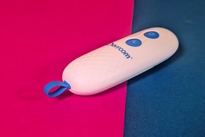  Handlicher Insektenstichheiler mit Batterien für 9 Euro