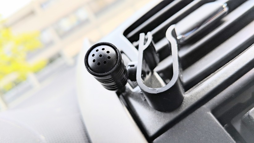 Wenn über Bluetooth verbunden, bieten alle drei Geräte dank mitgeliefertem Mikrofon eine sehr brauchbare Freisprechfunktion.
