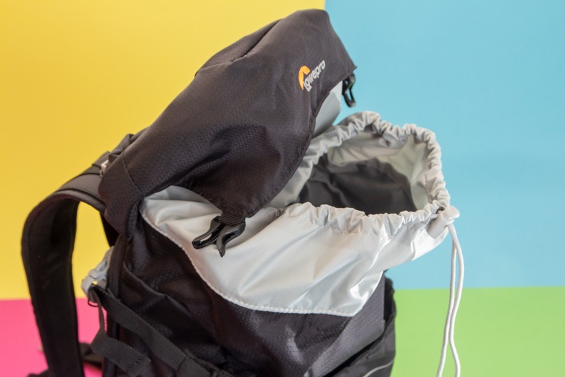 Oberhalb des Fotofachs bietet der Loewepro Photo Sport BP 200 AW II genügend Platz beispielsweise für Verpflegung und Wechselklamotten.