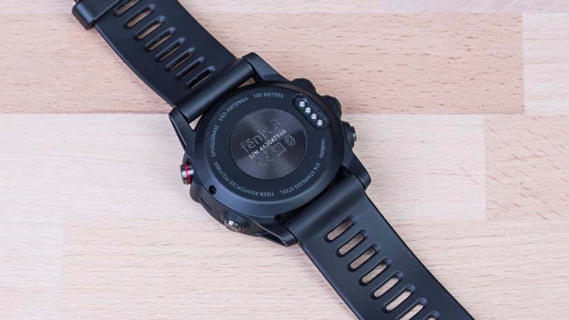 Die Garmin Fenix 3 unterstützt ANT+, Bluetooth, GPS, Glonass und sogar WLAN.