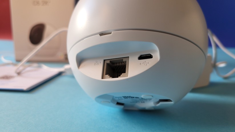 Ezviz C6 2K+: Neben Dual-WLAN unterstützt die Kamera auch eine Ethernetverbindung.