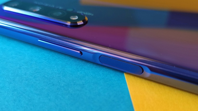 Fingerabdrucksensoren sind bis 250 selten im Display