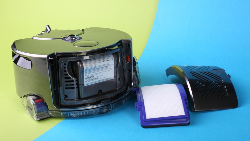 Der USB-Anschluss ist hinter dem Luftfilter verbaut.