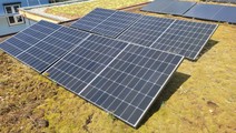Solakon On Power: Balkonkraftwerk mit vier Solarmodulen und 3,2 kWh großem Stromspeicher