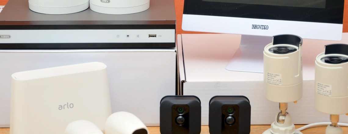 Vier Überwachungskamera-Sets im Vergleich