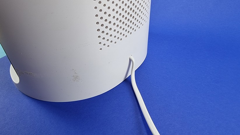 Toll: Beim Lenovo T1 Pro ist die Absaugstation gleich mit dabei. Weniger toll: Sie ist extrem laut und hat kein Kabelmanagement