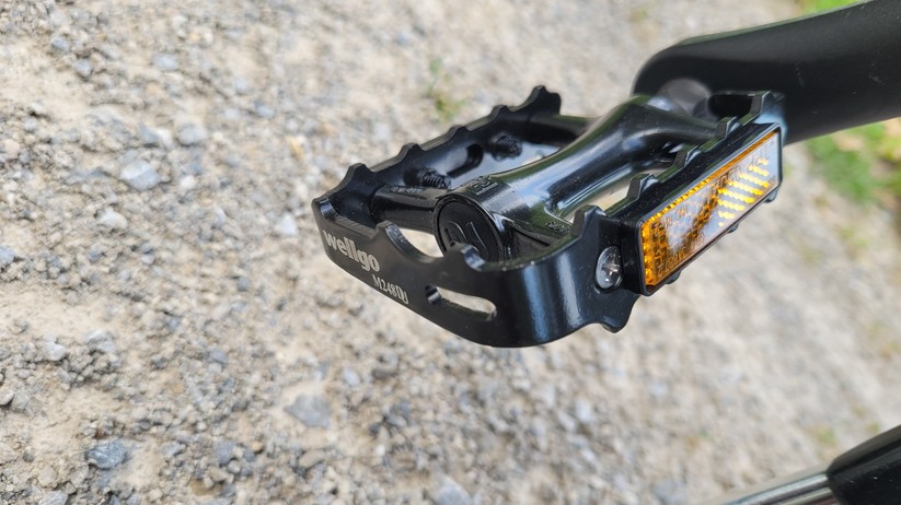 Accolmile E-Road: E-Bike mit 18 Kilo, 28-Zoll-Reifen, 250-Watt-Hinterradmotor, 345-Wh-Akku und 7-Gang-Shimano-Kettenschaltung