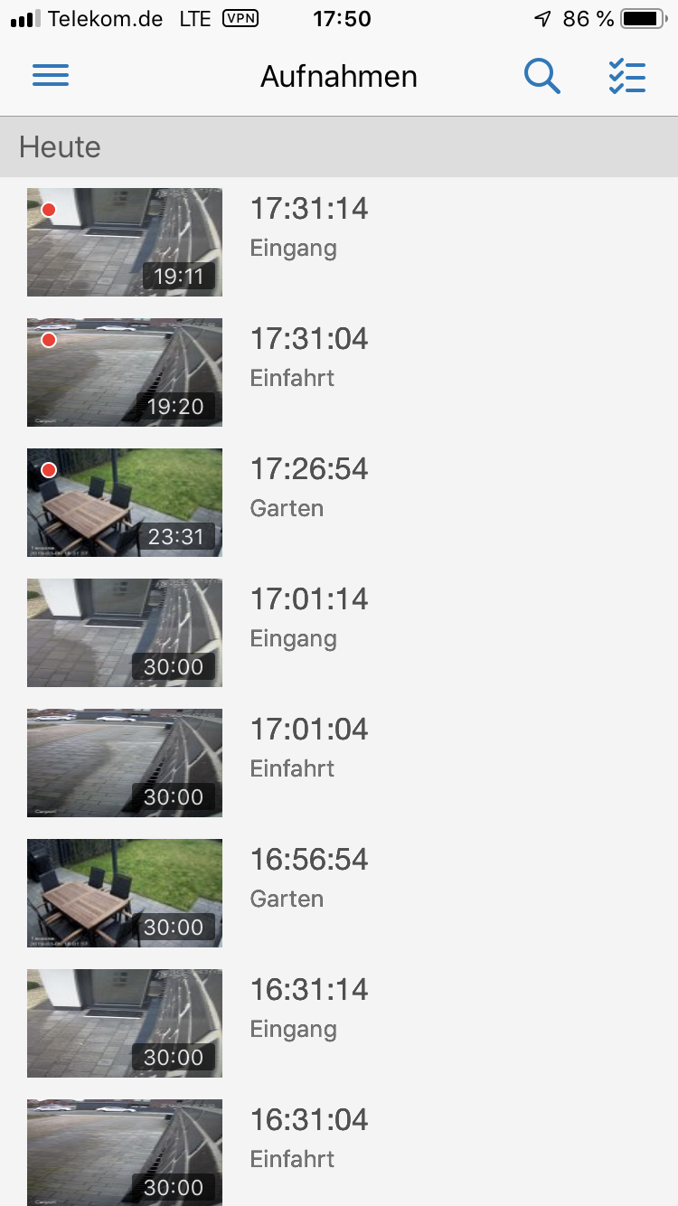 Standardmäßig nimmt die Surveillance Station 30-Minuten-Clips in einer Datei auf. Die kann man sich komplett ansehen und spulen, per Web-Interface ist auch das komfortable Springen zu Szenen mit Bewegung möglich.