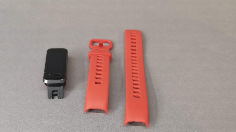 Die Armbänder lassen sich einfach abklippen. 