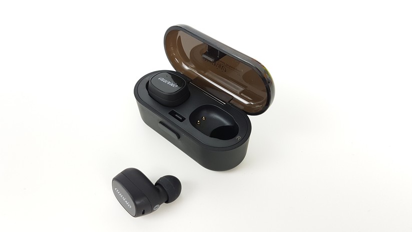 In-Ear-Stöpsel und Lade-Etui sind gut verarbeitet.