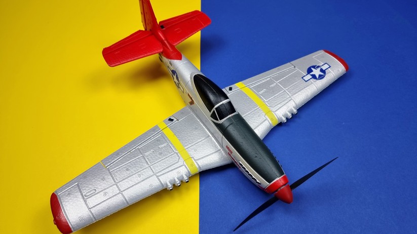 RC-Flugzeuge: F4U corsair und P51 Mustang