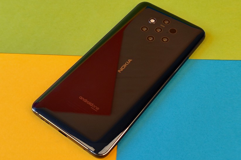 Schickes, schlichtes Design mit auffälliger Penta-Cam.