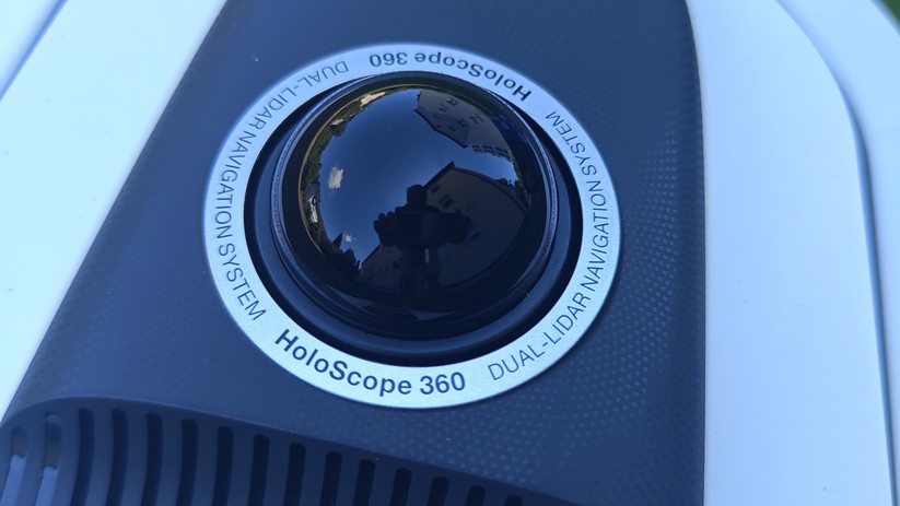 Ecovacs Goat A1600 LiDAR Pro: Das Holo-Scope-360-System, das den 360°-LiDAR mit dem frontalen 3D-ToF-LiDAR und der KI-Kamera zu einer Einheit verbindet, agiert im Normalbetrieb präzise und zuverlässig.