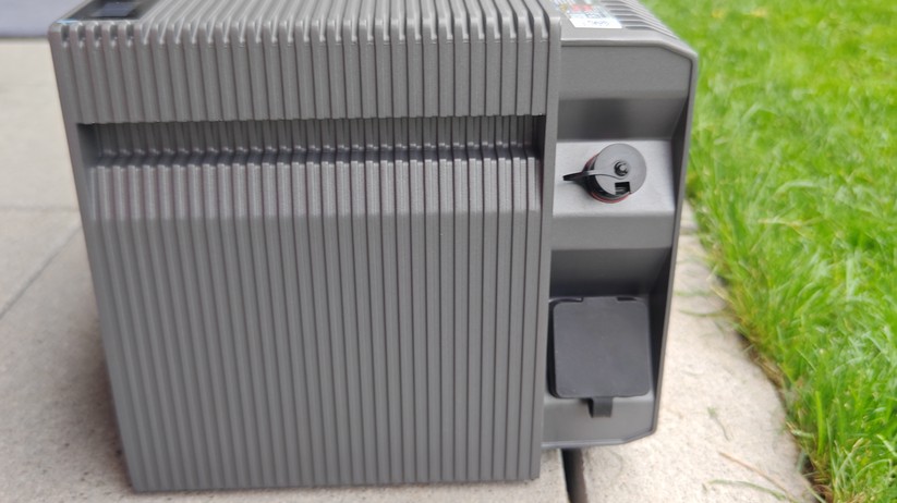 Balkonkraftwerk Priwatt Duo mit 900 Watt Solarleistung und Speicher Avocado Orbit M mit 2,11 kWh, vier MPPTs mit einer Eingangsleistung von bis zu 2600 Watt.