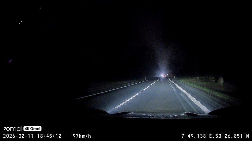 Screenshots aus den Aufnahmen der 4K-Dashcam Omni X800