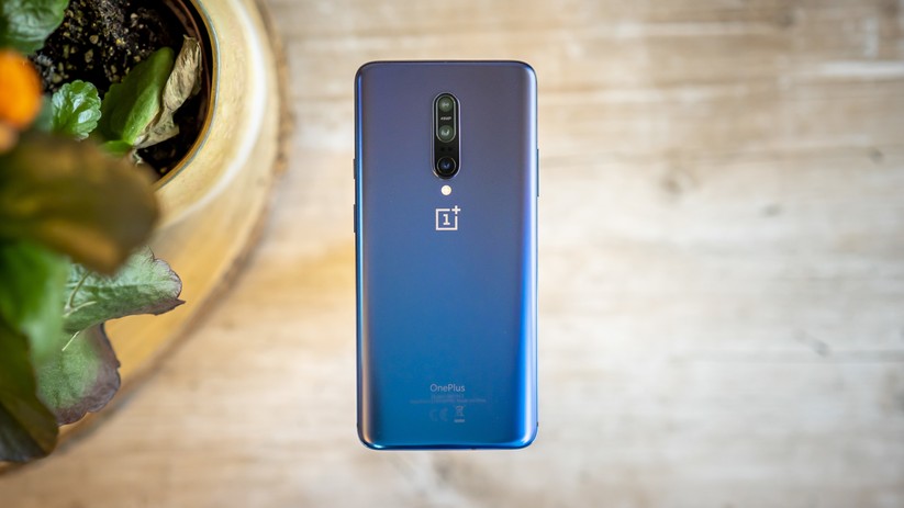Oneplus 7 Pro in der Farbe Nebula Blue