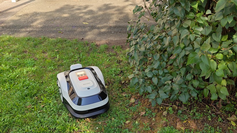 Roboup Raccoon 2 SE: Günstiger Mähroboter ohne Begrenzungskabel für Gärten mit festen Grenzen