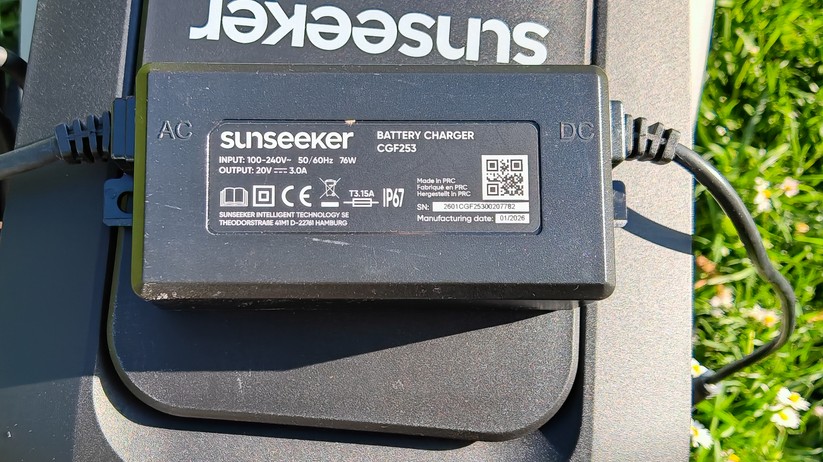 Sunseeker S4: LiDAR-Mähroboter für 1000 m², Hinterrad-Antrieb, 18 cm breites Schneidesystem,   4-Ah-Akku mit 3-A-Ladegerät