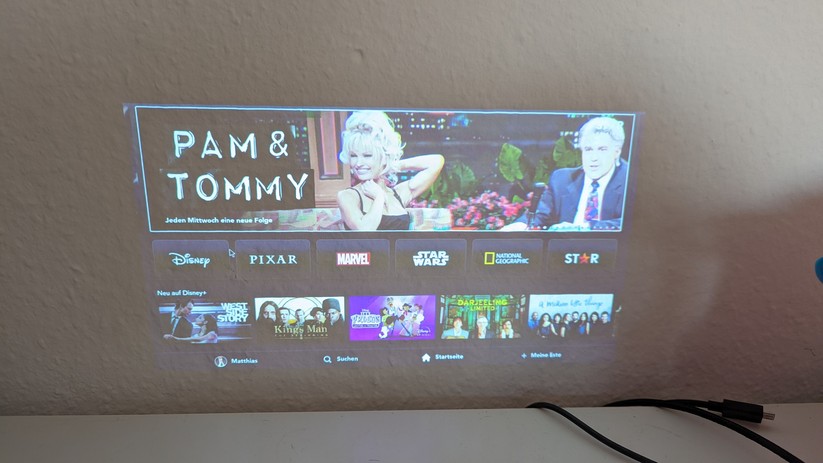 Dank Sideloading des Blitzwolf BW-VT2 können auch eigentlich nicht unterstützte Apps wie hier Disney+ installiert werden.