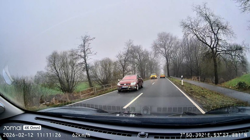 Screenshots aus den Aufnahmen der 4K-Dashcam Omni X800