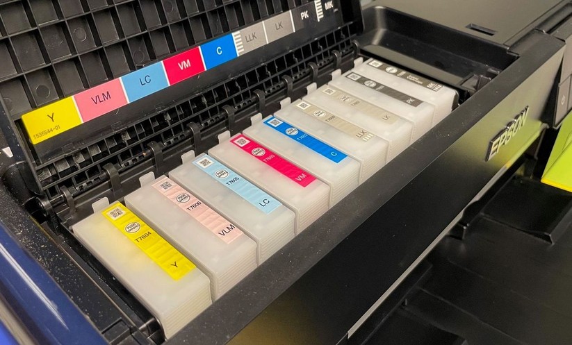 Je mehr Tinten im Fotodrucker sitzen, desto mehr Farbtöne bringt er aufs Papier. Wichtig sind auch Grautinten für möglichst genaue Graustufen ohne störende Farbstiche.