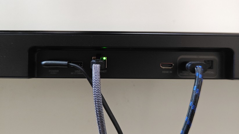 Die JBL Bar 800MK2 bietet zwei HDMI-Buchsen, eine mit eARC-Unterstützung sowie einen Ethernet-Port und einen optischen Eingang.