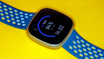 Fitbit Versa Fitbit Fitness Uhr Damen FitBit Versa Smartwatch Uni