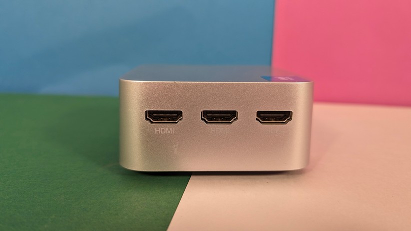 Mini-PC T-Bao T8 Plus: Ansicht von der linken Seite mit drei HDMI-Ports